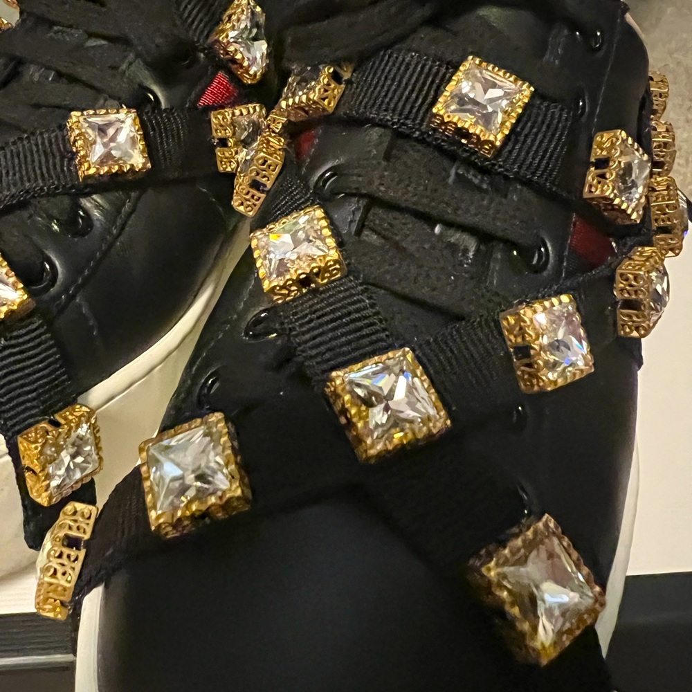 Gucci fashion sneaker very good condition, hardly worn. 100% authentic